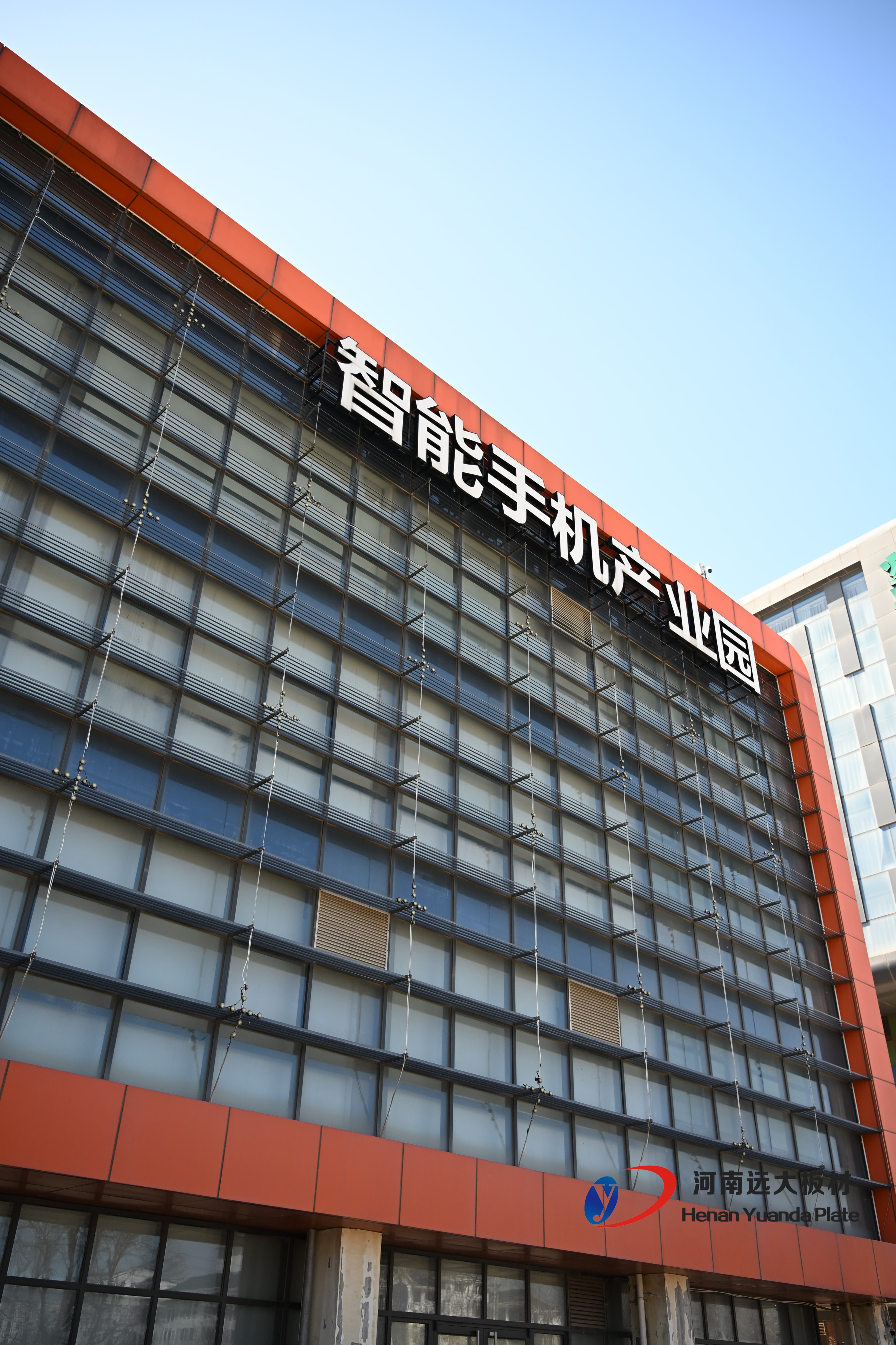 聚氨酯封邊巖棉板智能手機產業園項目(圖3)