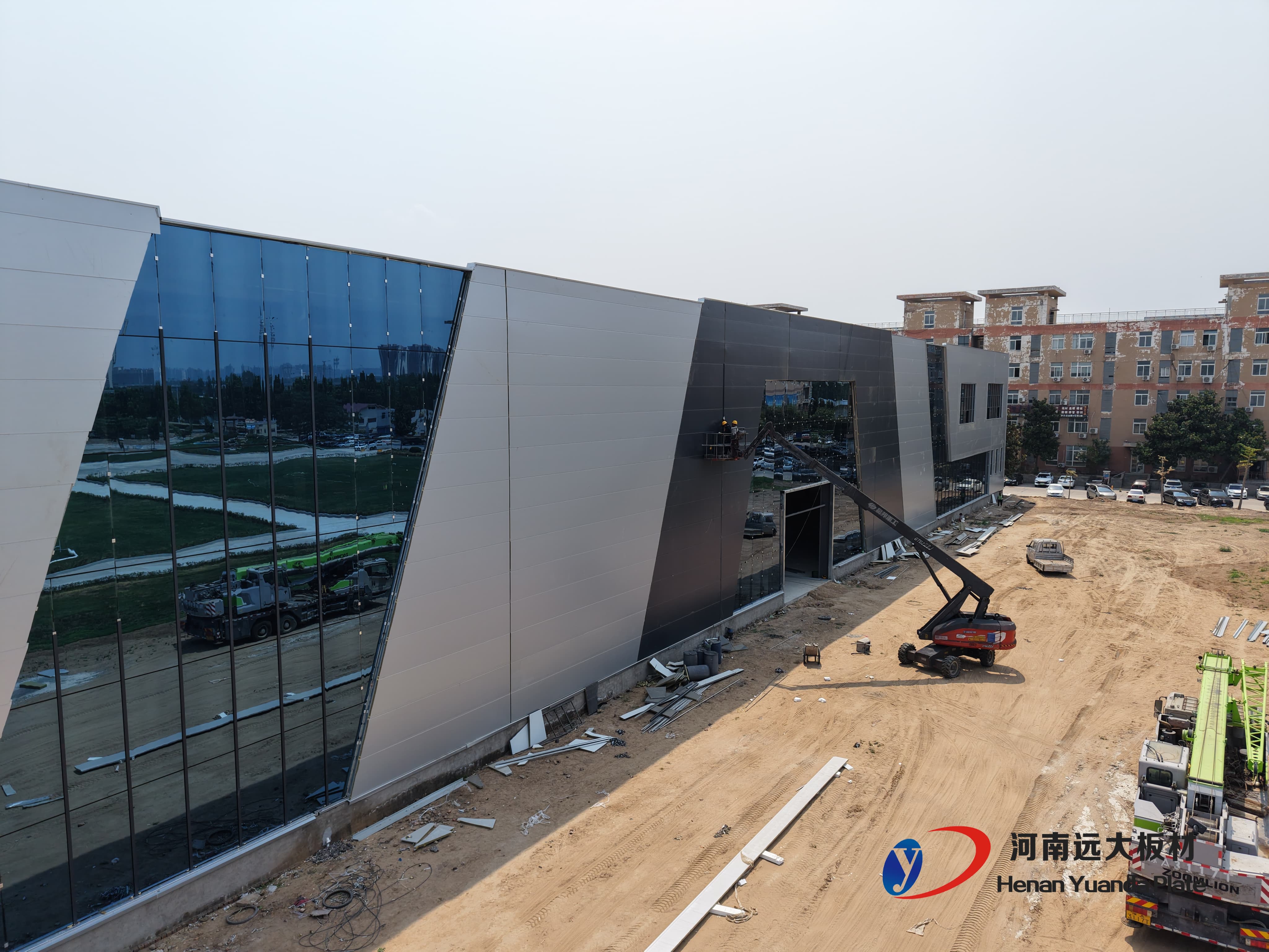 傳統板材VS聚氨酯夾芯板：在建筑效率與能耗上，差距竟然這么大！